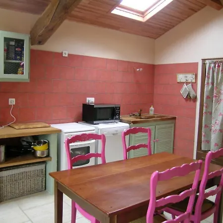 Familial Avec Peche, Cascade, Animaux Et Activites Variees, Proche De Vichy Et Le Pal - Fr-1-489-122 Holiday home *